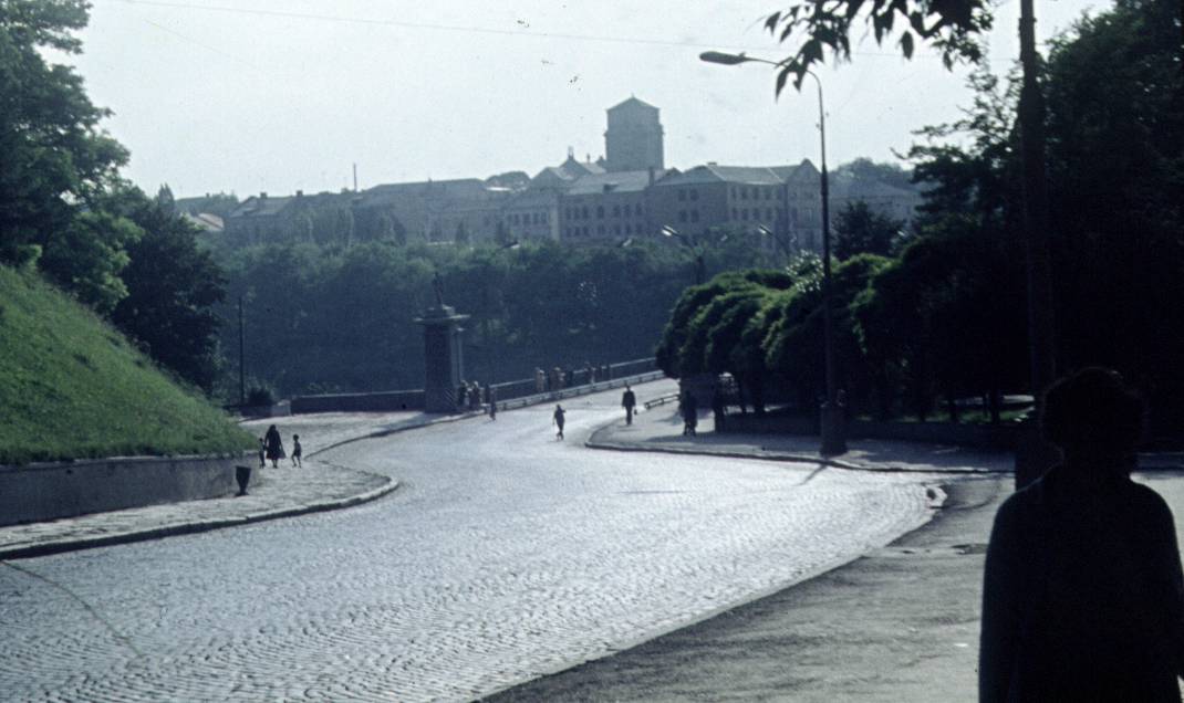 060a.jpg