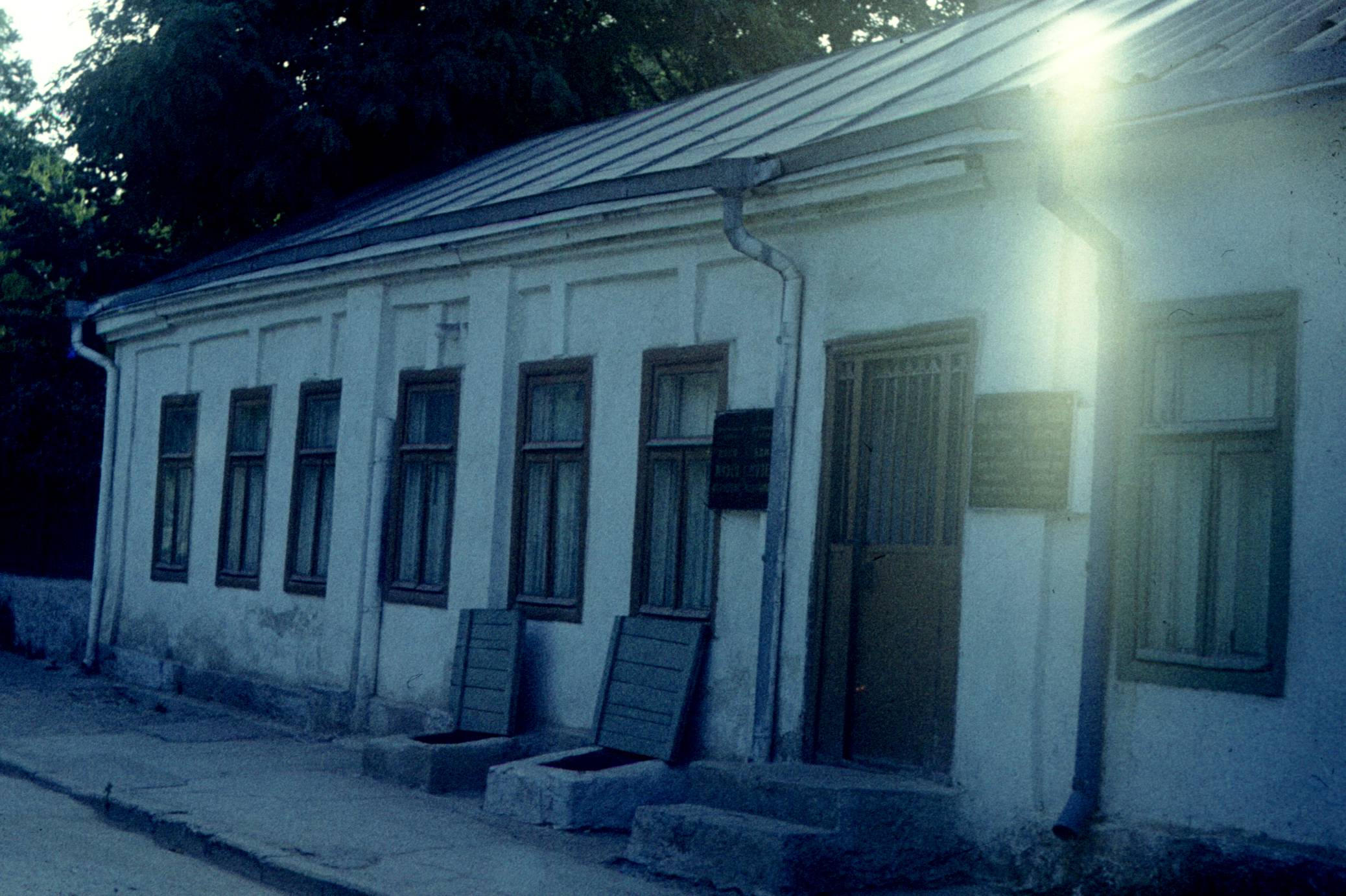145.jpg